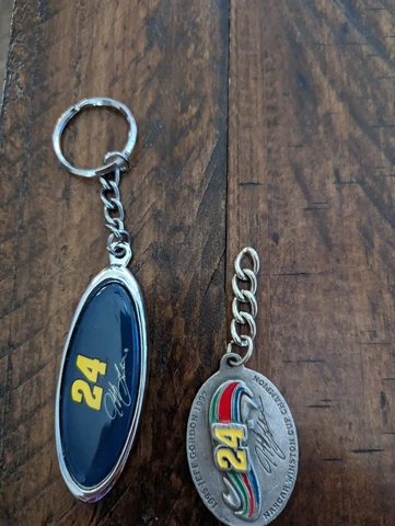 Jeff Gordon Key Ring/Key Chain #24 DuPont Nascar Cover