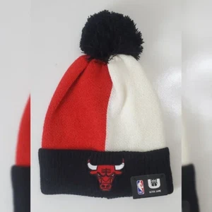 NUEVO CON ETIQUETAS GORRO NBA CHICAGO BULLS HOMBRE LOGO BORDADO CON POM CLIMA FRÍO OS - Imagen 1 de 4