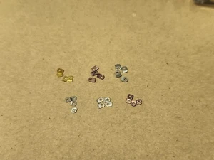 Menge 24 Original Fabrik NOS Bulova Accutron 230 Serie Gehäuse Klemmen - 3 Farben - Bild 1 von 6