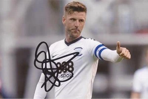 PRESTON: PAUL GALLAGHER SIGNED 6x4 ACTION PHOTO+COA - Picture 1 of 1