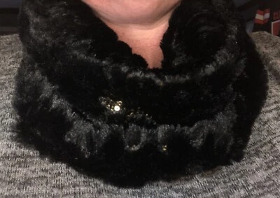 Bufanda Cejon Infinity negra con capucha dorada 100 % poliéster piel sintética nueva sin etiquetas Foto 1 de 4