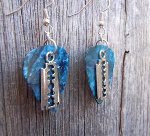 Rasierklinge Anhänger Gitarre Plektrum Ohrringe mit Chirurgenstahl Ohrdrähten - Bild 1 von 17