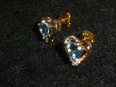 BRINCOS POSTE ESPINÉLIO AZUL CELESTE CORTE CORAÇÃO PEQUENO OURO AMARELO SÓLIDO 10K - Imagem 1 de 4