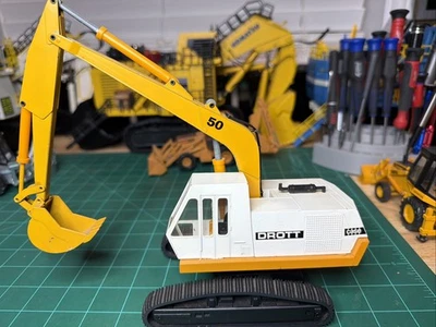 Case 296 Drott Excavator 50 1:35 Scale Die-Cast NZG Conrad  - Image 1 of 4