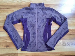 Chaqueta Lululemon Formable Talla 4 Púrpura Con Logotipo Compresión Usada en Excelente Condición - Imagen 1 de 10