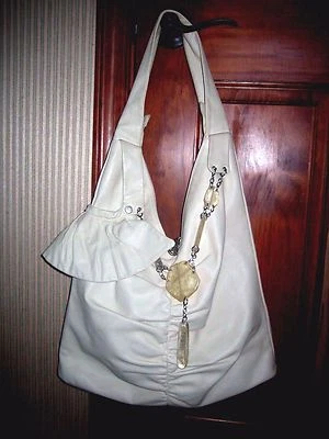 Monedero hobo Renato Angi marfil cuero almendra. Hecho en Italia. Foto 1 de 4