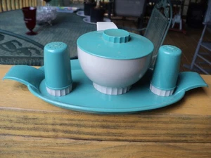 Vintage  Table Top Plastic Turquoise Light Blue Salt And Pepper Shakers & Sugar - Picture 1 of 6