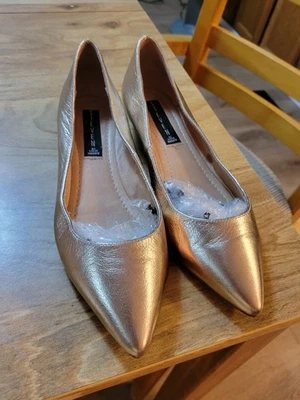 Zapatos de salón formales de cuero suave flexible dorado STEVEN de Steve Madden talla 8,5  Foto 1 de 4