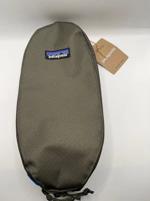 NEW Patagonia	49362 Black Hole	Cube 3L	3.9 oz W10.6/ H5.5/ D3.5 in Basin Green - Image 1 of 4