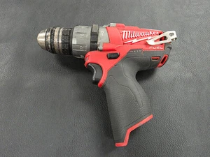 Milwaukee 2404-20 Trapano avvitatore a percussione senza fili 12V usato testato solo strumento - Foto 1 di 7