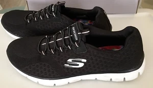 Schwarze Sketchers Damengröße 9 schwarz lockere Passform mit luftgekühltem Memory Foam - Bild 1 von 23