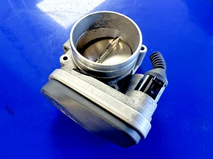 04 05 06 VW TOUAREG 3.2L VR6 - THROTTLE BODY 022133062AD - Picture 1 of 4