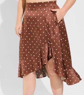 Torrid 高低裙女式 1X 棕色圆点 AOP 缎面浅学院荷叶边 — 第 1/4 张图片