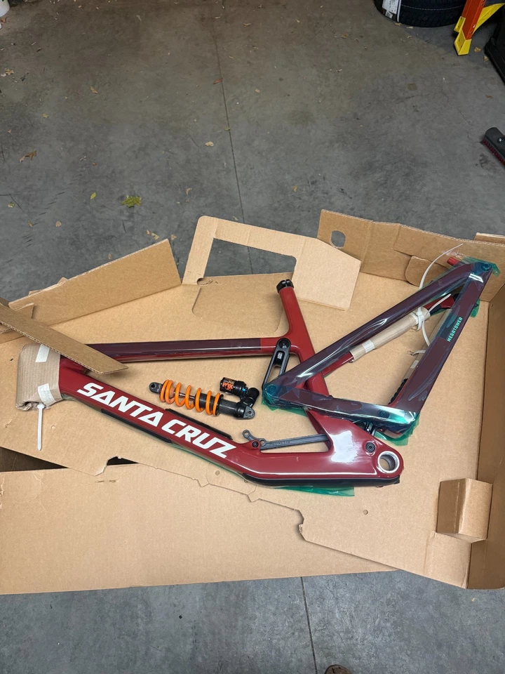 NUEVO 2025 XL Santa Cruz Megatower Marco CC Brillo Carmesí Fox Factory DHX2 Foto 1 de 1