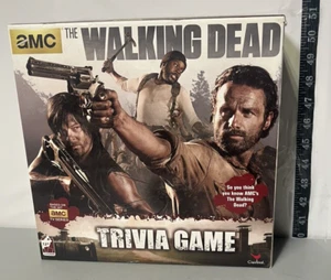 The Walking Dead Trivia Game 2014 AMC Serie de TV Cardinal USADO Caja Abierta Completa - Imagen 1 de 6