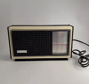 Radio d'epoca a transistor Sears modello a stato solido 2002 bianco sporco AM/FM - Foto 1 di 7