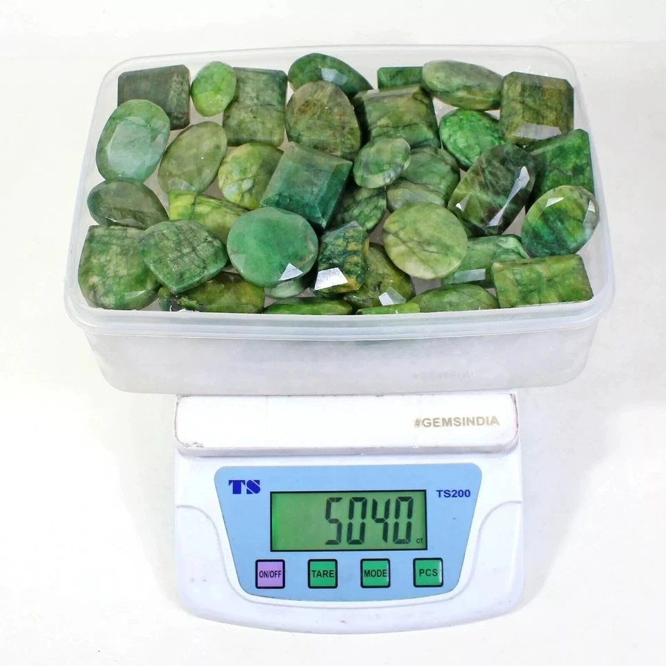5000 Ct Natural Green Emerald 25-48mm Loose Assorted Cut Huge Gemstones, Brazil - Image 1 of 4