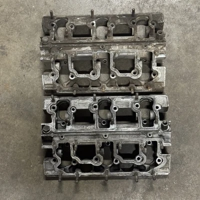 Par de carcasas de torre de levas Porsche 911 de abril de 1972 901.105.111.0R Foto 1 de 4