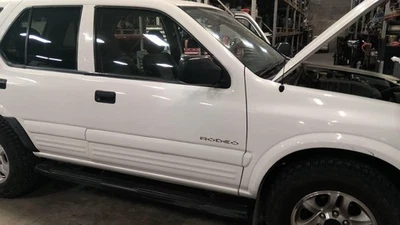 (LOCAL PICKUP ONLY) Passenger Front Door 4 Door Electric Fits 98-04 ISUZU RODEO  Foto 1 de 4