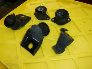 1987-83M-Yamaha-CF300 L/C INVITER snow parts: ALL 4 MOTOR MOUNTS - Picture 1 of 1