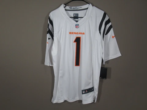 Ja'Marr Chase #1 Cincinnati Bengals onField Men's Jersey White Cover