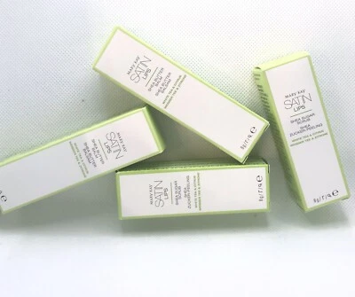 Bálsamo de manteca de karité para labios satinados Mary Kay 8 g/0,3 OZ y exfoliante de azúcar de karité 8 g/0,3 OZ Foto 1 de 4