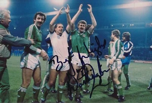 FOTO FIRMADA A MANO 12X8 POR NIGEL WORTHINGTON AUTÓGRAFO DE FÚTBOL DE IRLANDA DEL NORTE - Imagen 1 de 1