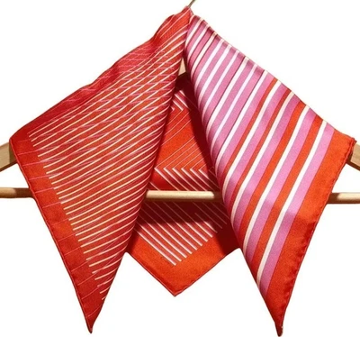 Hermès Scarf Petit Carré AU GALOP Red x Light Purple x White Silk Made in France - Image 1 of 4