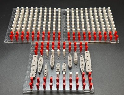 252 clavijas largas rojas y blancas 10 barcos piezas originales para juego acorazado 1996 Foto 1 de 4