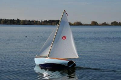 Bullseye Segelboot Aero Naut Schiff Yacht Holz RC NEU&OVP - Bild 1 von 4