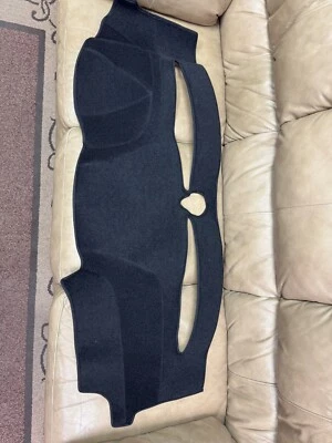 Tablero Coverking negro alfombrado de polietileno Jeep Grand Cherokee 2011-2021 Foto 1 de 3