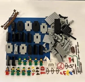 Lego Castle Forestmen Lot - 6071 6077 Parts, 10 Minifigures Accessories Shields - Picture 1 of 8