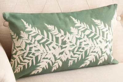 NOVA Fazenda PILLOW SAMAMBAIAS VERDE CREME BORDADO 12"Hx20"W LOMBAR Cottage Chic - Imagem 1 de 3