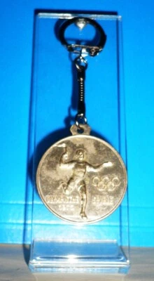 1972 Olympic Games Munich Keychain OLYMPIASTADT MÜNCHEN RUFT DIE JUGEND DER WELT - Image 1 of 4