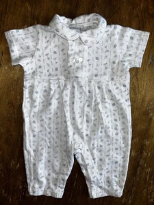 Lullaby Club 0-3 Monate schwere Baumwolle Lagenlook Knopf + Druckknopf Kurzarm Einteiler gebraucht, in einwandfreiem Zustand - Bild 1 von 10