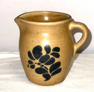 Pfaltzgraff FOLK ART TAN & BLUE 4 1/4" CREAMER #024 - Picture 1 of 2