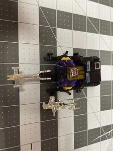 G1 Transformers insecticon BOMBSHELL 100% COMPLETE 1985 - Picture 1 of 3