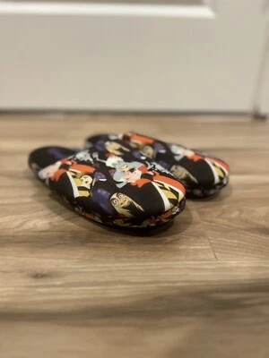 Zapatillas para mujer Disney con estampado completo villanos de Disney Foto 1 de 3