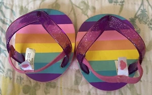 Chanclas Build The Bear Rainbow Rayas Brillo Correa Elástica Trasera - Imagen 1 de 19