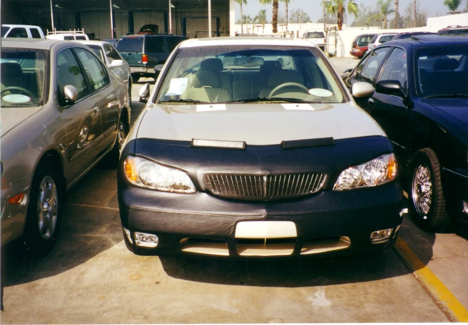 Colgan Front End Mask Bra 2pc. Fits Infiniti I35 2002-2004 W/O Front Plate - Image 1 of 1