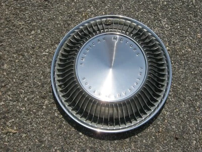 One factory 1972 to 1987 AMC Gremlin Hornet Pacer 14 inch hubcap wheel cover Foto 1 de 4
