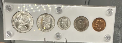 1961 BU Panama 5-Coin Set w/ 1/2, 1/4, & 1/10 Balboa, 5 & 1 Centesimo in Holder - Image 1 of 4
