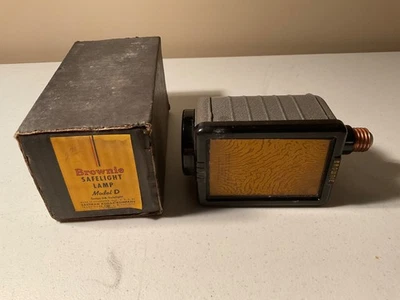 Lámpara Brownie Safelight Vintage EASTMAN KODAK Modelo D con Caja Original Foto 1 de 4