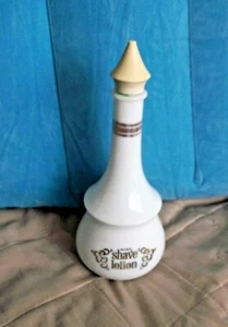 Botella de loción de afeitar Avon de vidrio de leche opaco con diseño desplazado con adornos dorados - ¡Bonita! - Imagen 1 de 3