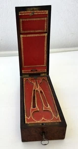 Antiguo neceser de París - madera de raíz – años 1820 – Monbro - Imagen 1 de 12