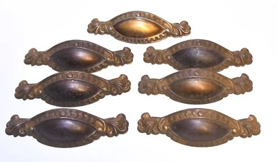 7 tiradores de cajón de muebles con acabado de latón vintage a juego Foto 1 de 4