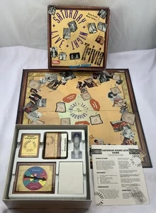 Gioco da tavolo vintage 1993 SNL Saturday Night Live Trivia completo ottime condizioni - Foto 1 di 10