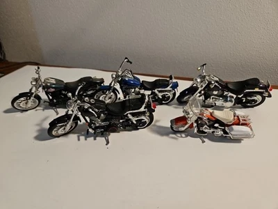 Lot of 5 1:18 Die Cast Motorcycles Maisto and others, toys - Image 1 of 4