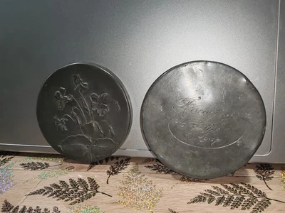 Très Jolis Boite en étain  art nouveau , décor floral Signé Esté Gravé 1937 - Photo 1/4