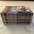 Lot de livres de poche The Walking Dead Trade volumes 1 - 16 images bandes dessinées Kirkman TWD